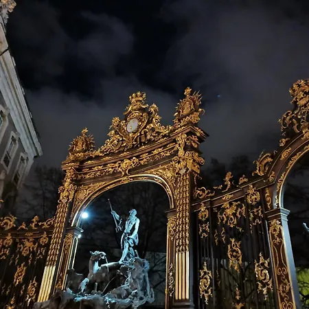 Proche De Centre, Cinema Renove Avec Parking Gratuit *