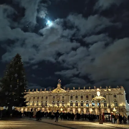 Proche De Centre, Cinéma Rénové Avec Parking Gratuit * Nancy
