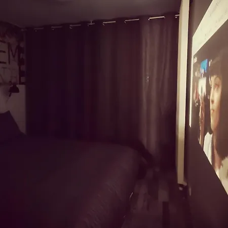 Appartement Proche De Centre, Cinéma Rénové Avec Parking Gratuit