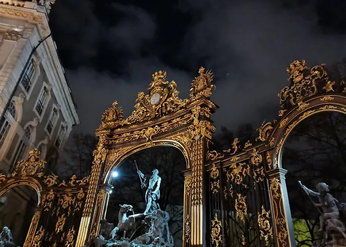 Proche De Centre, Cinema Renove Avec Parking Gratuit *