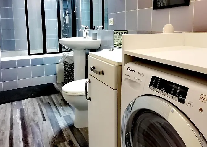 Proche De Centre, Cinema Renove Avec Parking Gratuit דירה *